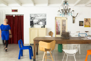 Living room with a wooden table and design chairs in Cinema Flora Photographer Maria Teresa Furnari