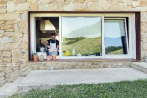 Gnanmbox cooking in Malatetsa Maison de Charme in the marche hills Photographer Maria Teresa Furnari