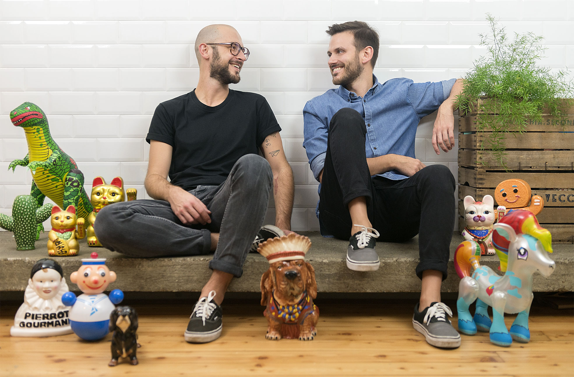 Portrait of the food influencers Gnambox surrounded by a lot of toys and funny ceramics