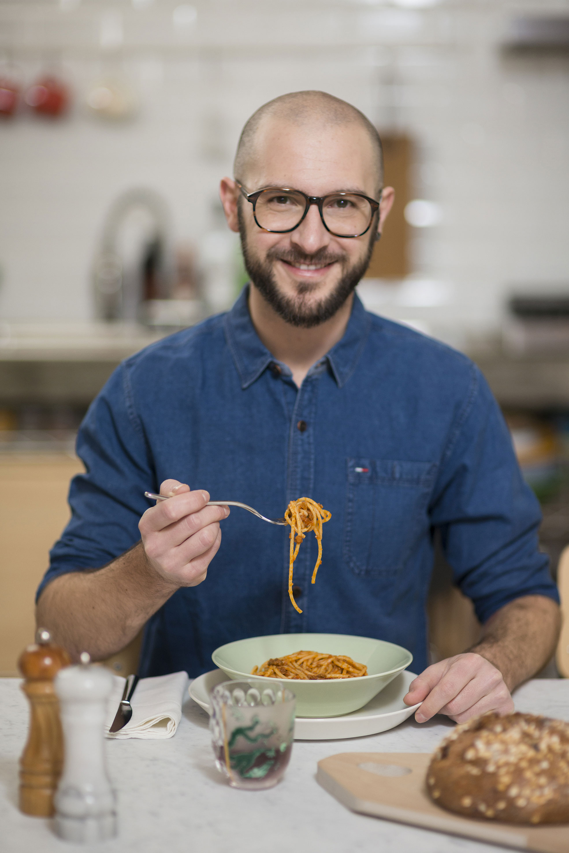 Portrait of Riccardo Casiraghi founder of Gnambox eating spaghetti Photographer Maria Teresa Furnari